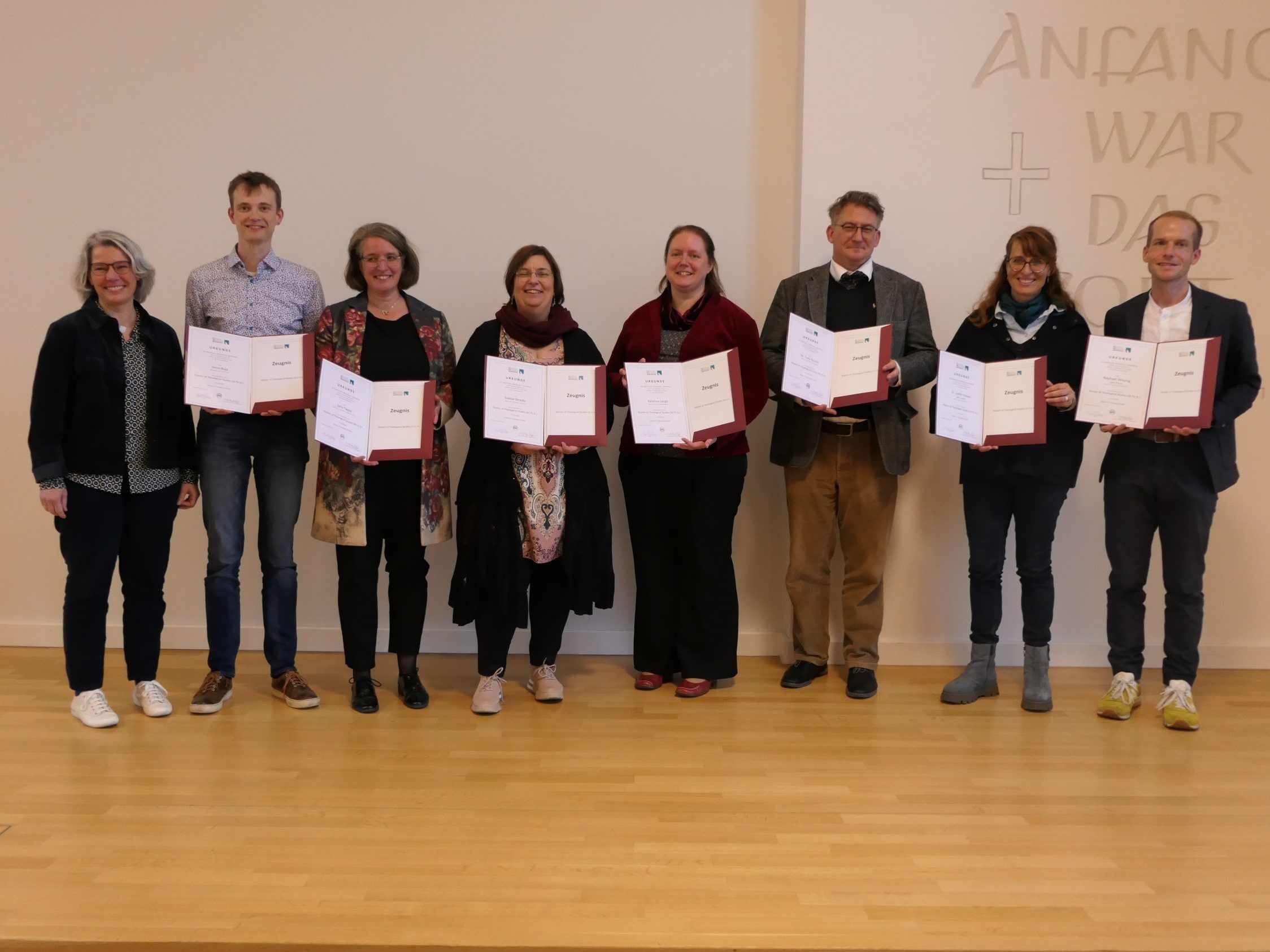 Bild zum Beitrag Certificates Awarded to Graduates of the Master of Theological Studies Program
